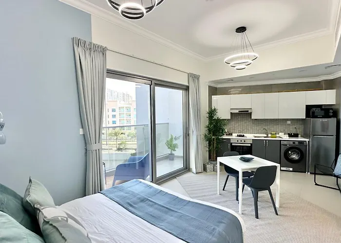 Spacious Luxury Studio Near Mall Of The Emirates With Pool Access
